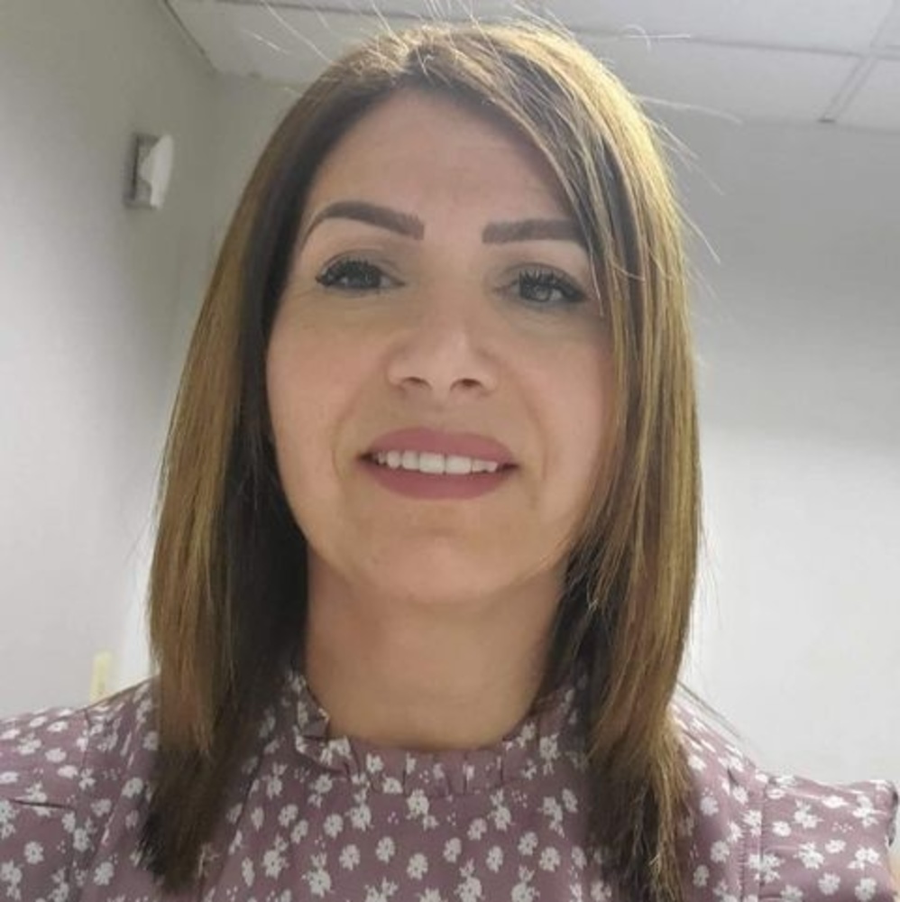 Meet your Posher, Mona